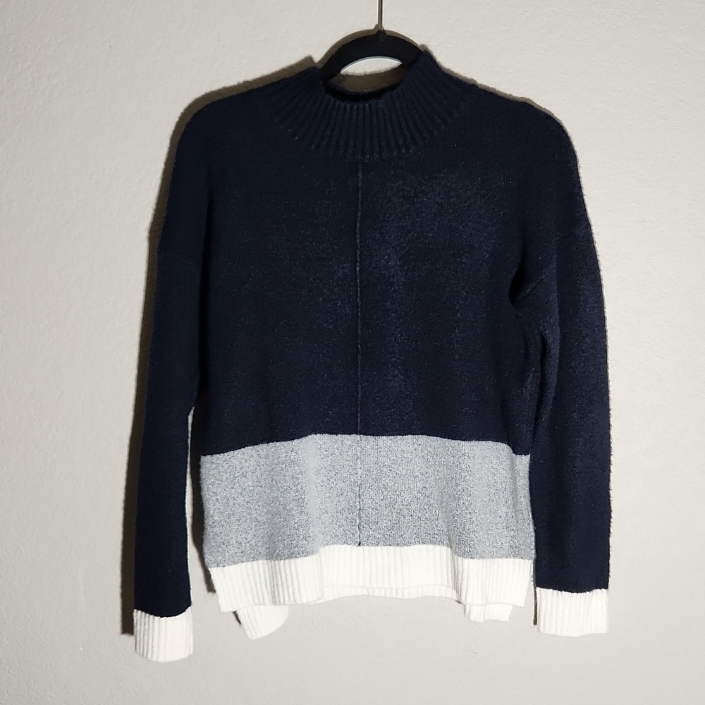 Fresh Sweater Womenssize M navy blue gray white color block Medium